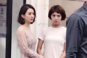 赵丽颖拍戏尽显反差萌 戏外甜笑超可爱