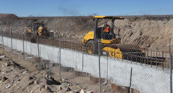 特朗普:修建美墨隔离墙花费不会超过180亿美元