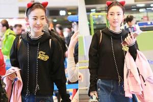 感觉萌萌哒!王丽坤戴猫耳发夹少女感十足