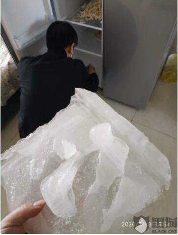 网友上传投诉图片:云米智能冰箱内胆破裂