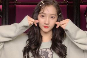 关晓彤晒自拍肤白貌美元气满满