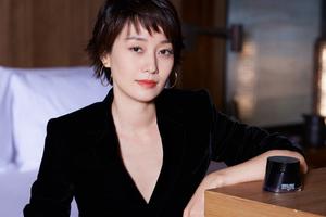 马伊琍全黑look踩恨天高出席活动