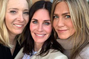 《老友记》三大女主重聚为“莫妮卡”庆生