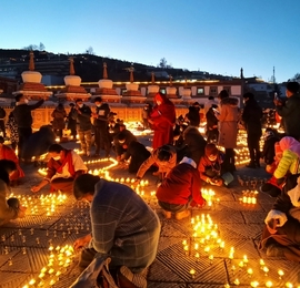 青海塔尔寺迎燃灯节
