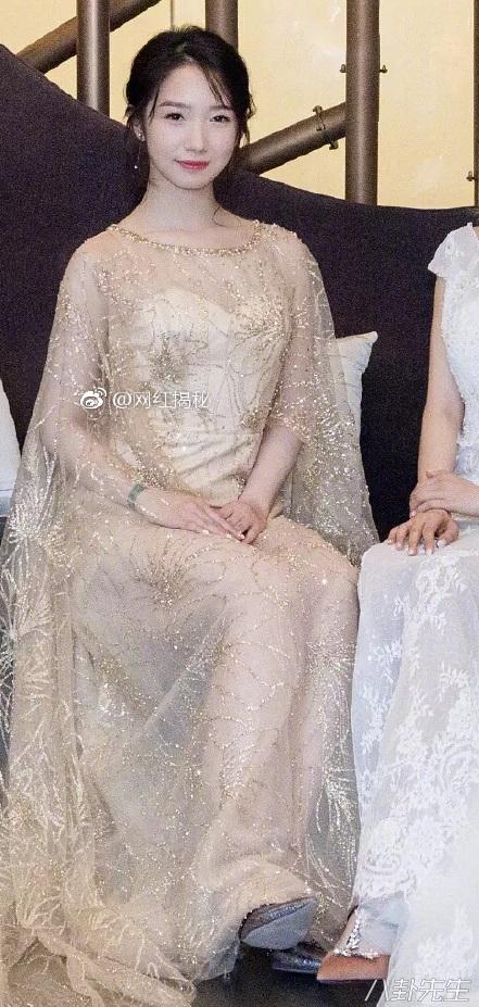 虽然颜值高,但孟美岐在韩国打拼2年并没有闯出名堂,这次在《创造101》不管能否出道成功,她都已经赚足关注度了