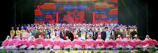 合影 李嘉娴 摄