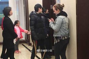 真闺蜜！周迅带窦靖童回家过年惹网友惊呼