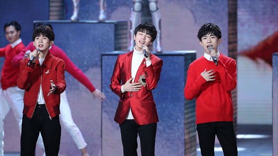 央视春晚TFBOYS合体献唱
