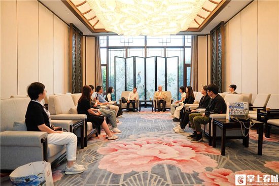 主办方与获奖代表交流座谈