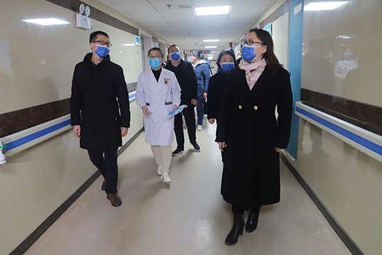 专家组一行到播州区中医院小儿内科病房调研