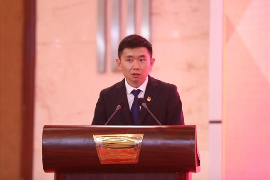 富康国际会展中心副总经理李金华作表态发言