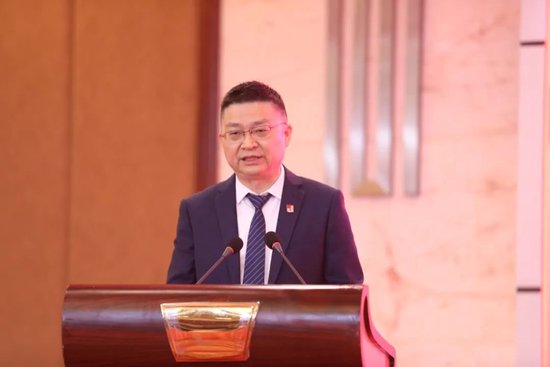 富康梦乐城大酒店总经理李晓君作表态发言