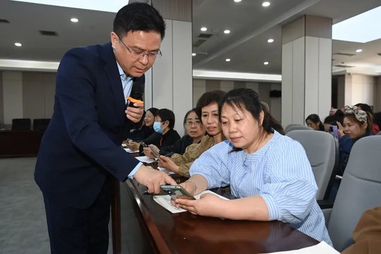 长春市朝阳区:公益电商直播培训 赋能女性“云端”创业就业