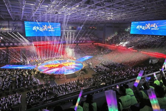 3月1日晚，“平凡亦能铸就非凡——我就是滇风”盛典晚会在昆明新亚洲体育城星耀体育馆举行。