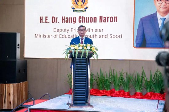 柬埔寨副首相兼教育、青年和体育部大臣韩春那洛