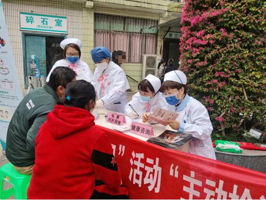 向患者讲解传染病相关健康知识