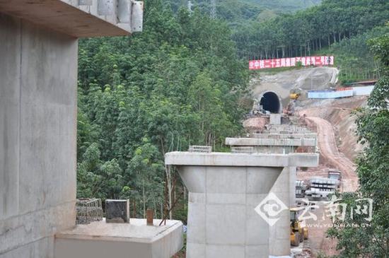 铁路磨歇特大桥主体完工 通车后昆明到版纳仅