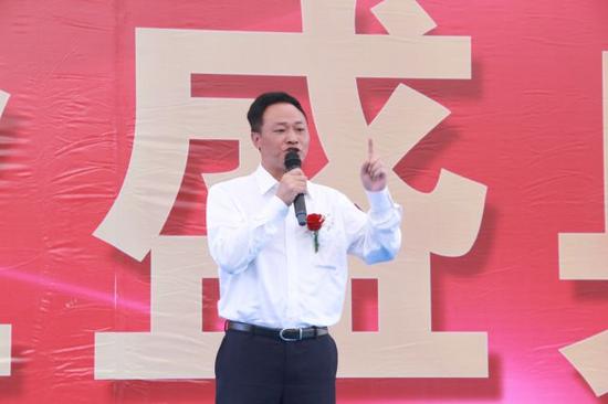 开业当天四千余人逛店 红星美凯龙宣威商场赢