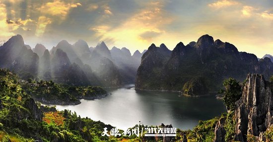 万峰湖景区