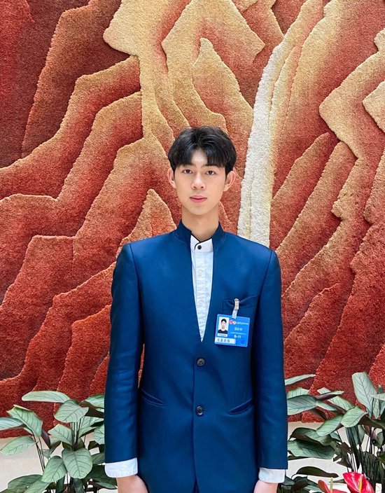 郭必林同学在宾馆做会务统筹