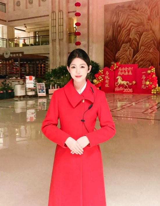 李晶同学在宾馆迎接代表团