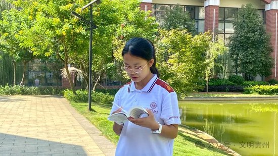 热爱阅读的王婷婷。