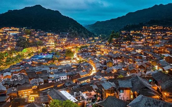 “千家灯火”夜景·夜晚的苗寨繁星点点、灯火辉煌
