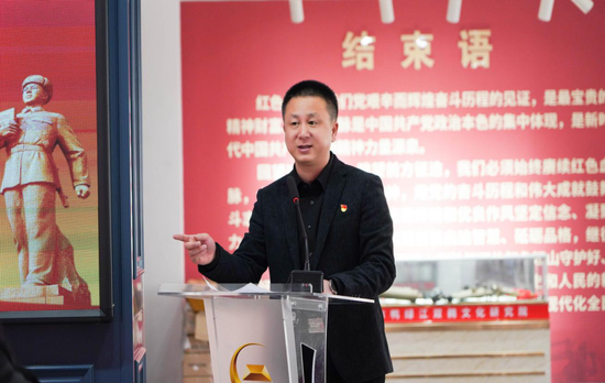 丹东中金实业有限公司党总支书记陈华