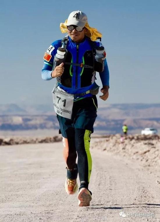 2018世界马拉松挑战赛鸣枪 金飞豹为云南代言
