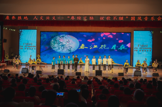 阳光书院的学子现场即兴“飞花令”