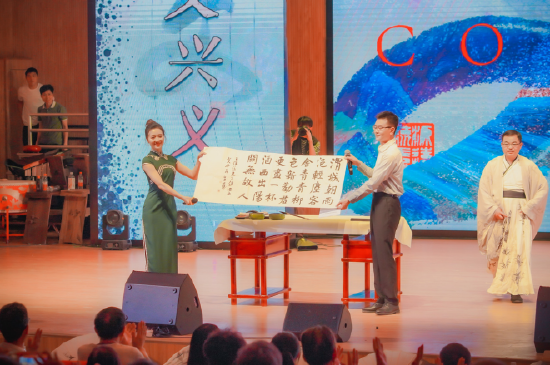 贵州书法艺术家现场挥毫泼墨