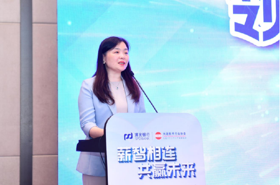 浦发银行总行零售业务部副总经理马黎蔚做现场讲话