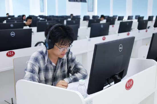 学生参与测评