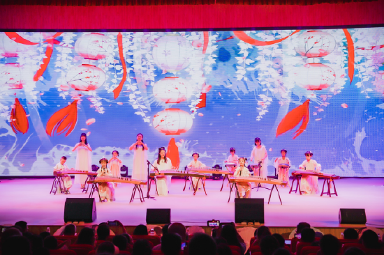 古筝、空灵鼓演奏，手语表演《声声慢》