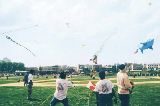 贵阳市白云区建成贵州首个专业风筝放飞场。（白云区委宣传部、白云区档案馆 供图）
