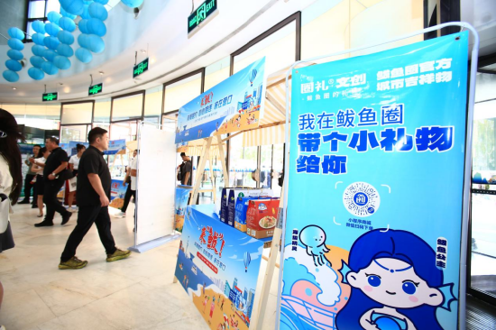 场外花车吸引关注