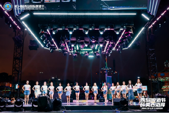 第二届“啤酒欢乐女神”参赛晋级选手舞台合影