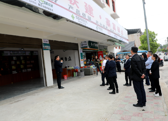 ”三社联建·寨富驿点’便民点建设调研