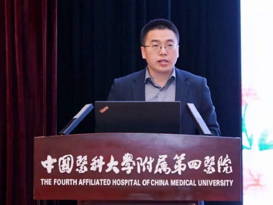 院纪委书记李云龙宣读表彰文件