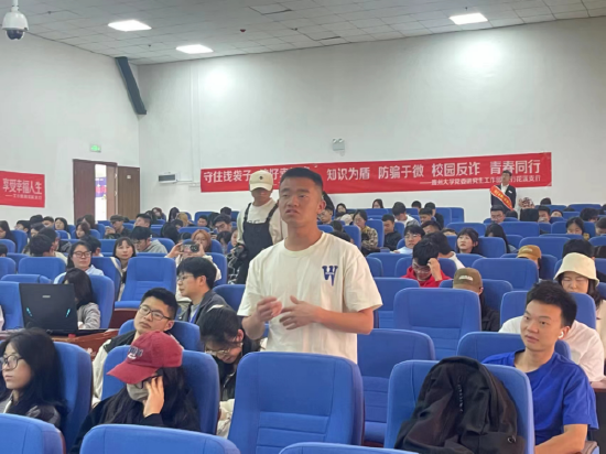 在校师生积极参与现场环节互动