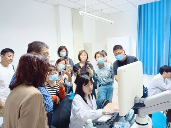 中国医大四院超声科主任刘爽现场示范