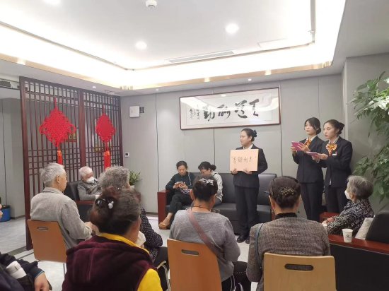 建行贵阳朝阳支行在重阳节为老年客群举办沙龙活动