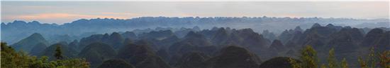 绵延的罗平十万大山