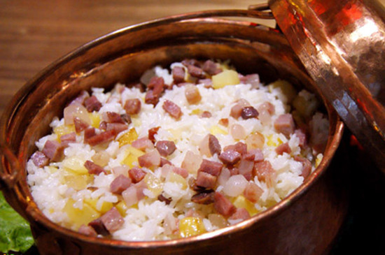 铜锅焖饭