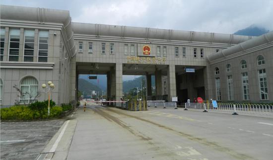 目前,腾冲境内有国家一类口岸——猴桥口岸和自治,滇滩,胆扎等16条