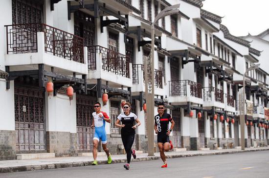 全球最高赛道IRONMAN 70.3(铁人三项)曲靖站