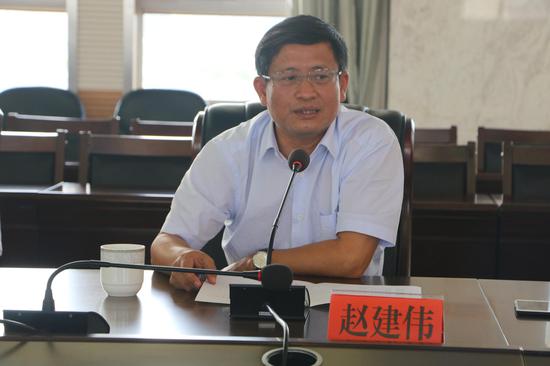 建水县政协主席赵建伟发言