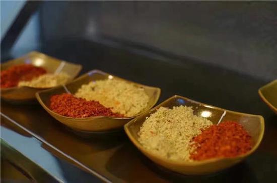 昆明小郡肝串串香百味百悟家常酱鸡腿图片