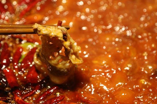 重庆火锅千千万 独爱昆明槽房鲜货这一家