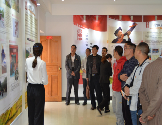 麻栗坡县直机关工委组织部分党务干部赴广南丘